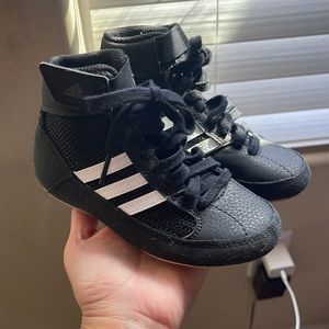 Kids size 10k wrestling shoes